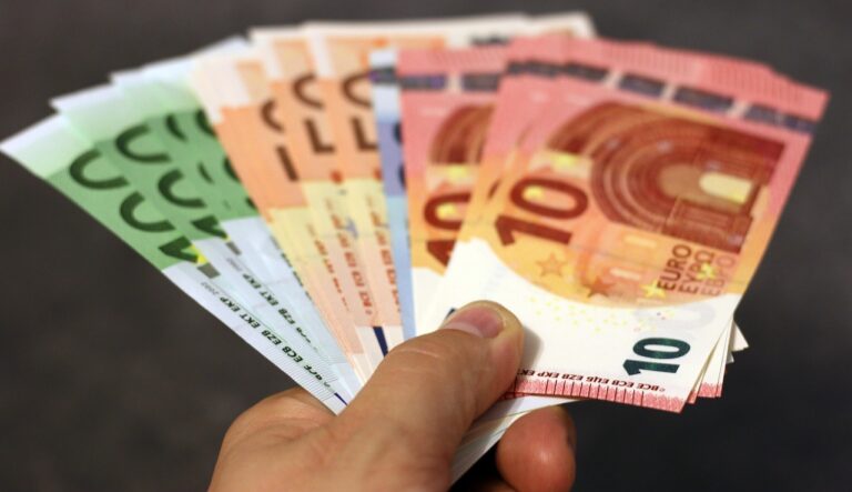 100均で揃えるフェスグッズのおすすめアイデアは？