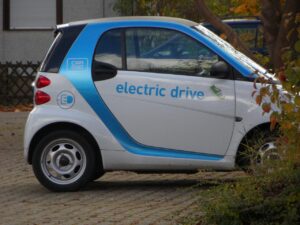 夏フェスに車で行く際の必需品は何？