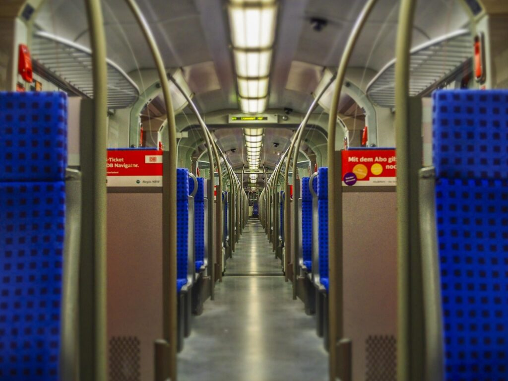 夏フェスに電車で行く時の必需品とは？