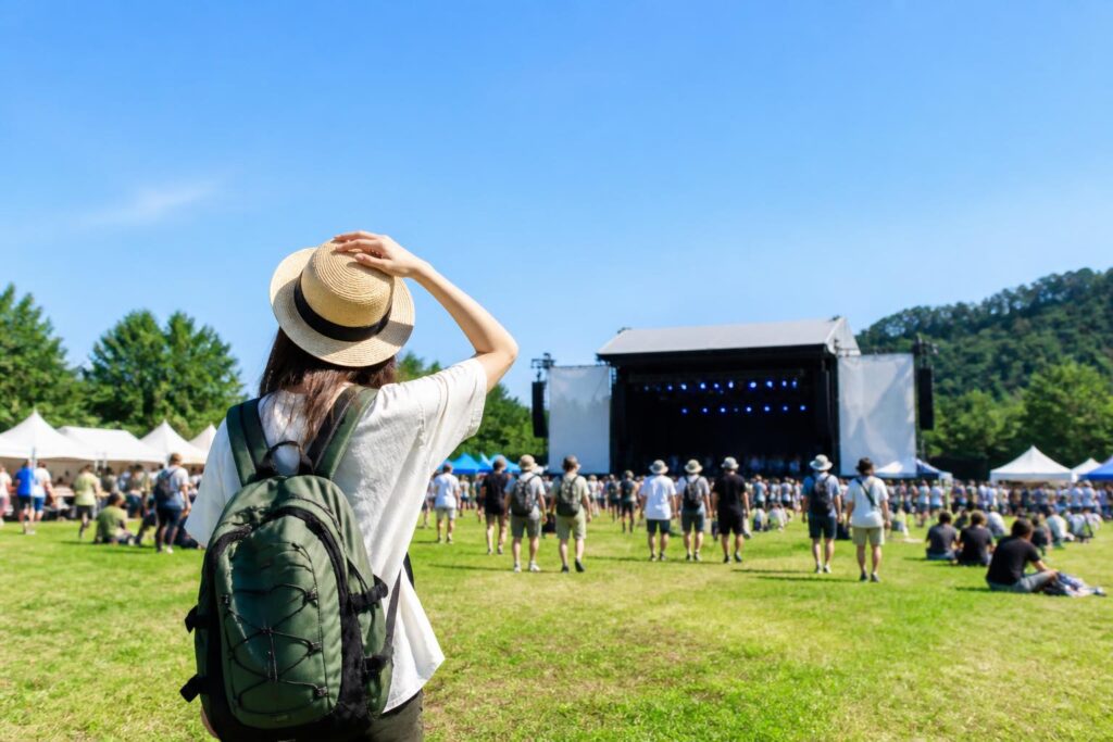 夏のフェスで絶対に必要な持ち物は？